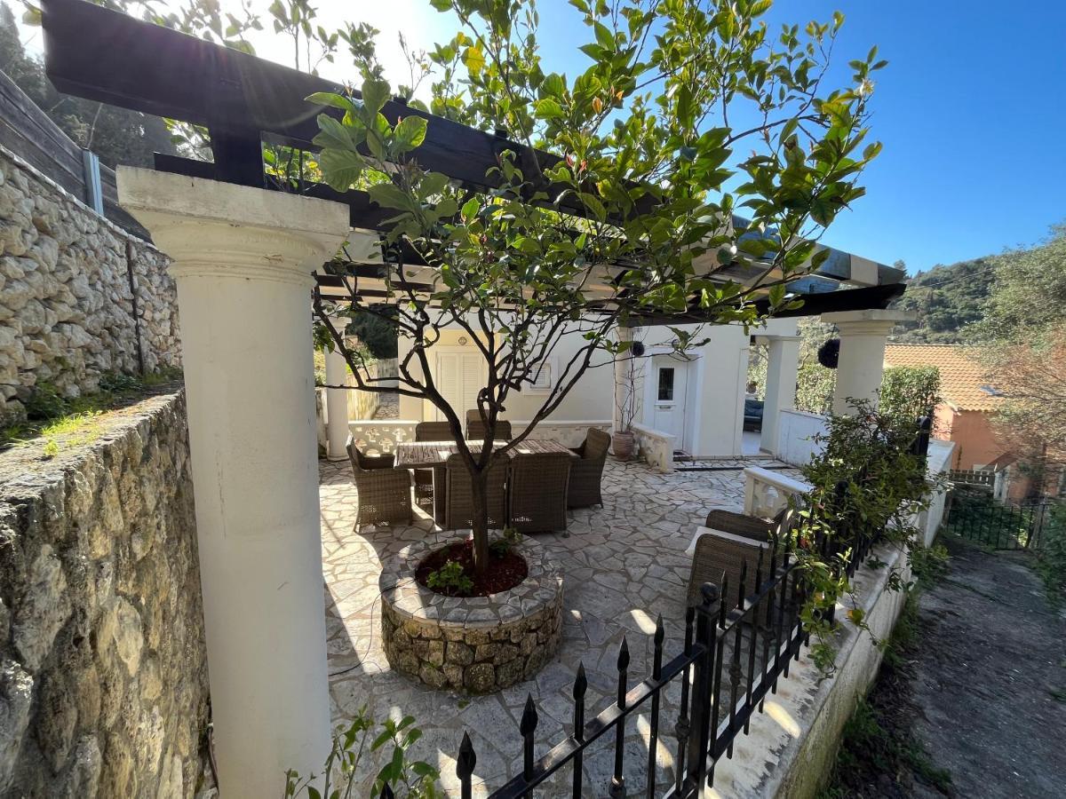 Villa Ampelaki 2 ปาเลโอกัสไตรซา ภายนอก รูปภาพ